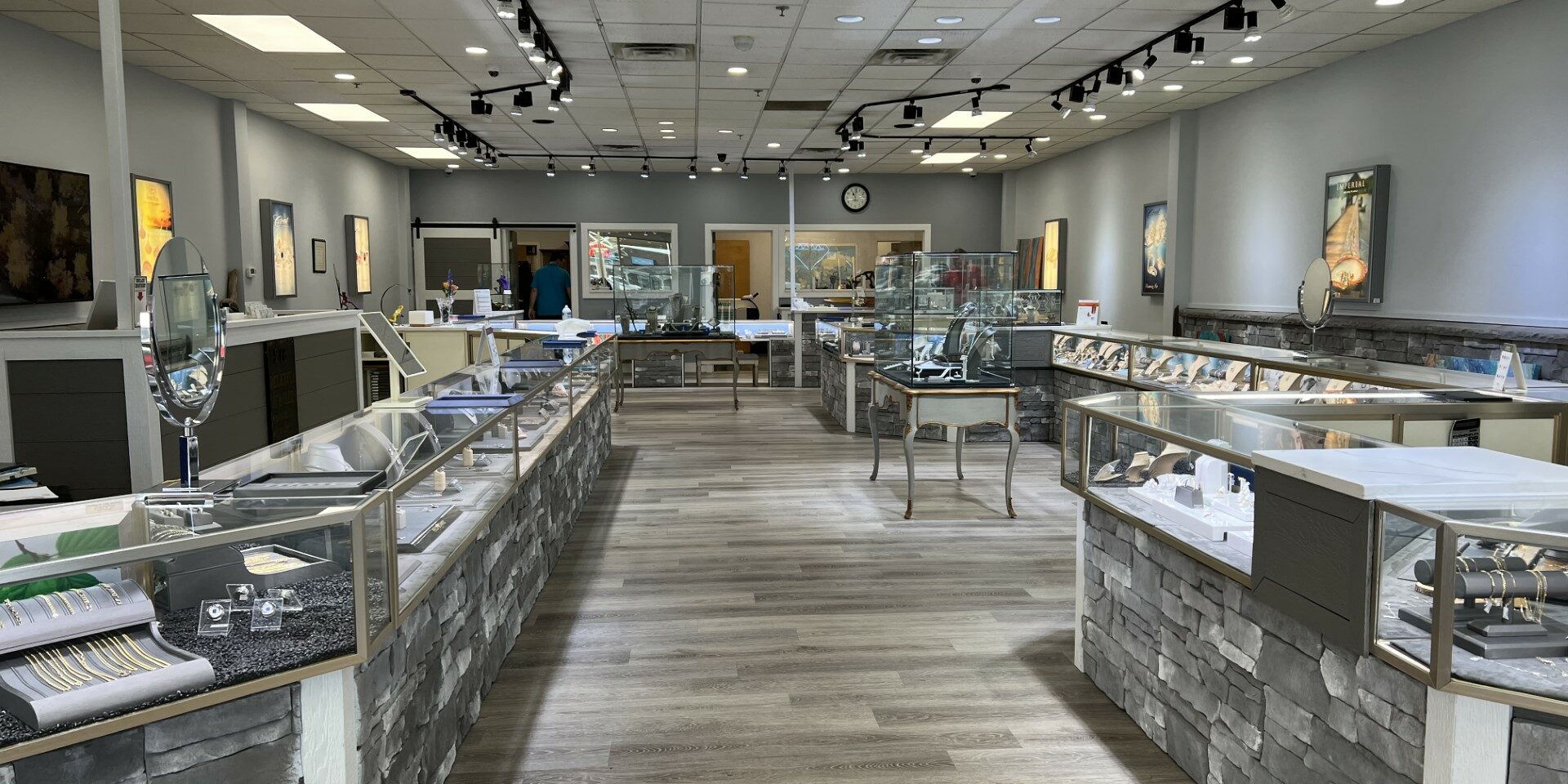 Del Haven Jewelers Interior